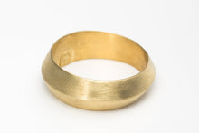Load image into Gallery viewer, Unique Tapered Wedding Band - 14k Gold Unisex Ring - 7mm to 5mm