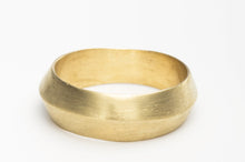 Load image into Gallery viewer, Unique Tapered Wedding Band - 14k Gold Unisex Ring - 7mm to 5mm