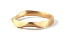 Load image into Gallery viewer, Alternative Unique 18k Wedding Band