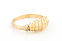 Load image into Gallery viewer, Alternative Style Gold Ring with Ribbed Detail