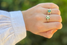 Load image into Gallery viewer, Unconventional Engagement Ring - Green Emerald Diamond