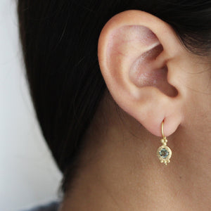 Solid 18K Yellow Gold Dangle Earrings with Green Sapphire