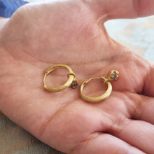 Load image into Gallery viewer, Hoop Earring Gold set with Salt and Pepper Diamonds