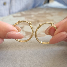 Load image into Gallery viewer, Hoop Earring in 14k