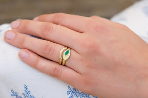 Wedding Ring Set with Emerald & Diamonds
