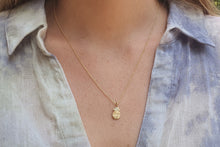 Load image into Gallery viewer, Round Necklace 18k Gold with baguette Diamond