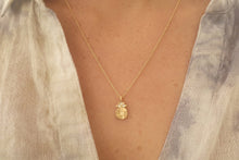 Load image into Gallery viewer, Round Necklace 18k Gold with baguette Diamond
