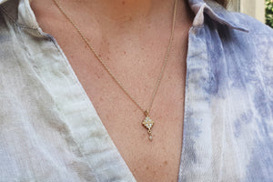 18k  Necklace with square Diamond