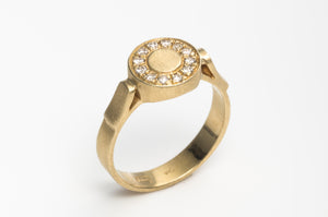 Diamond Round Engagement Ring in 18k  Gold