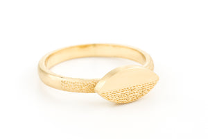18K yellow gold marquise Engraved Ring