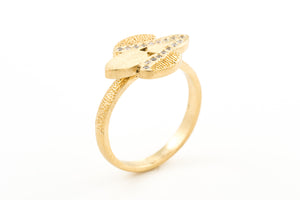 Unique 18k Diamond Engagement Ring