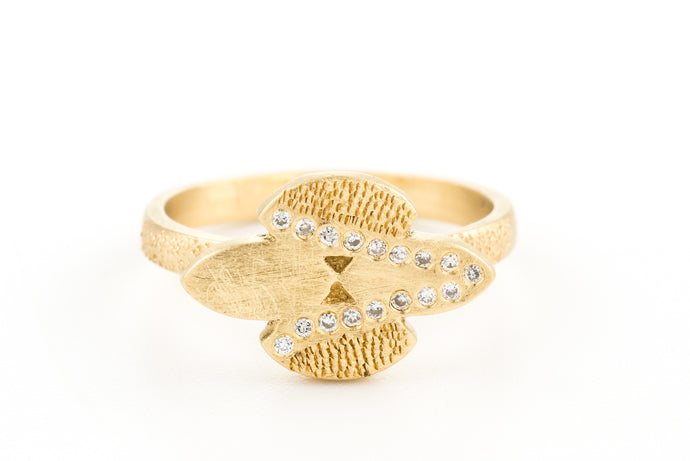 Unique 18k Diamond Engagement Ring