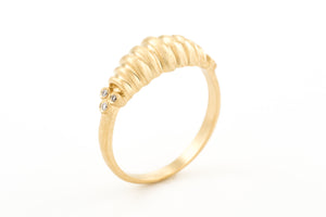 18K Alternative Diamond  Engagement Ring