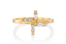 Load image into Gallery viewer, 18k Baguette Engagement Ring set with Diamond